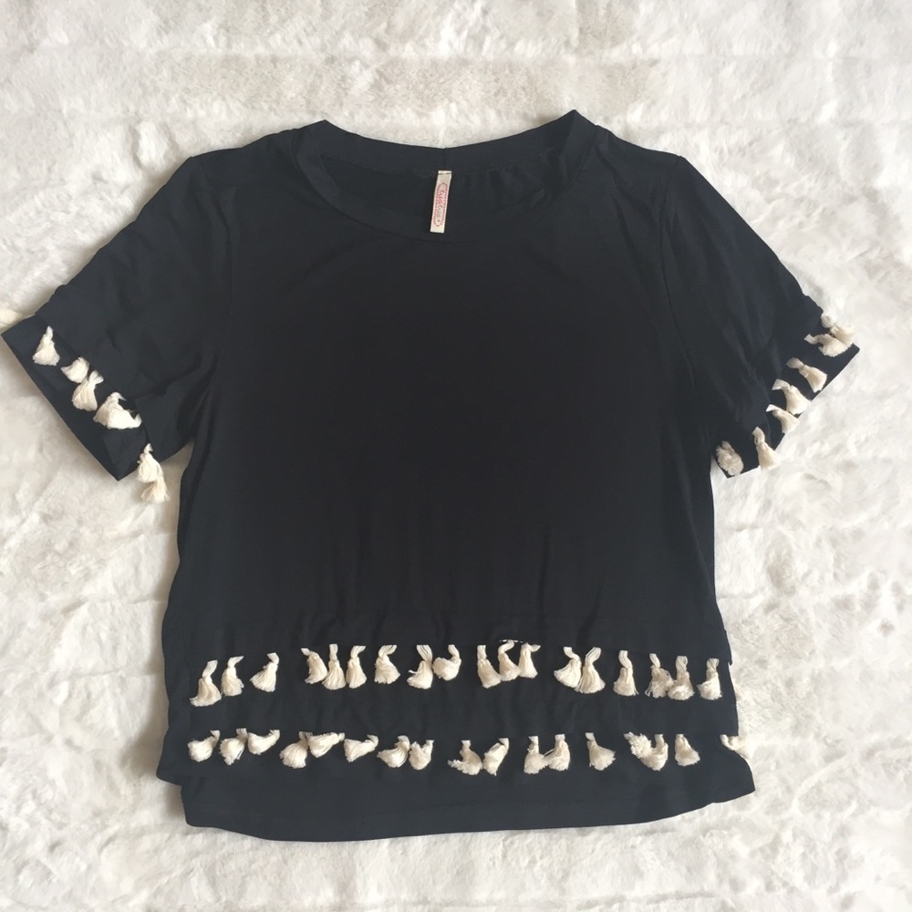NEW✨Tassel trim tee